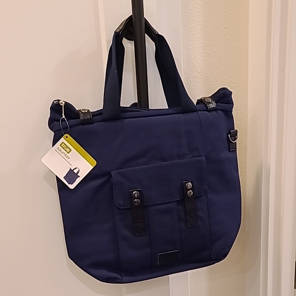 True Insulated Rucksack Cooler - Picture 1 of 4